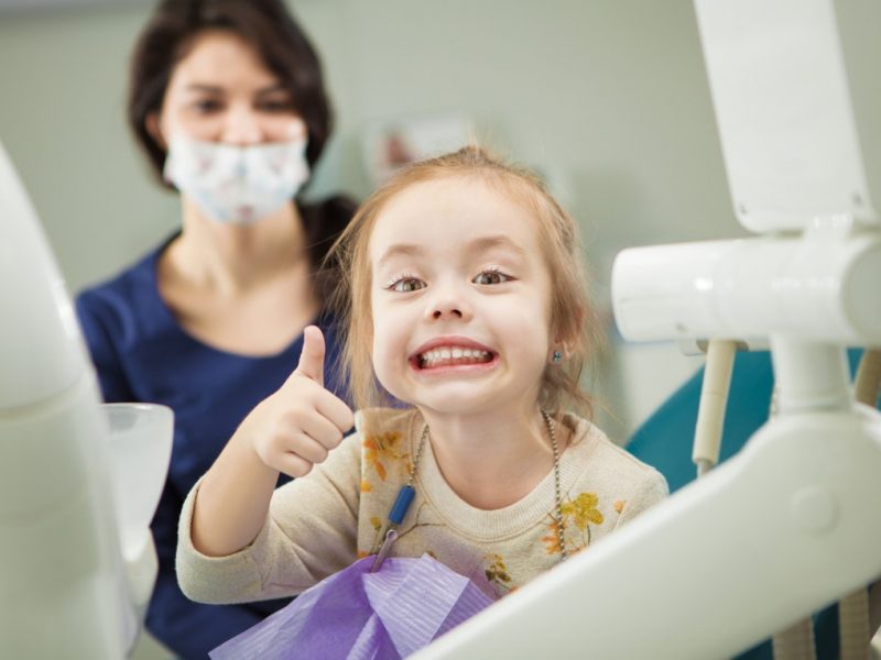 Diş Kayması Nedir? Nasıl Tedavi Edilir?